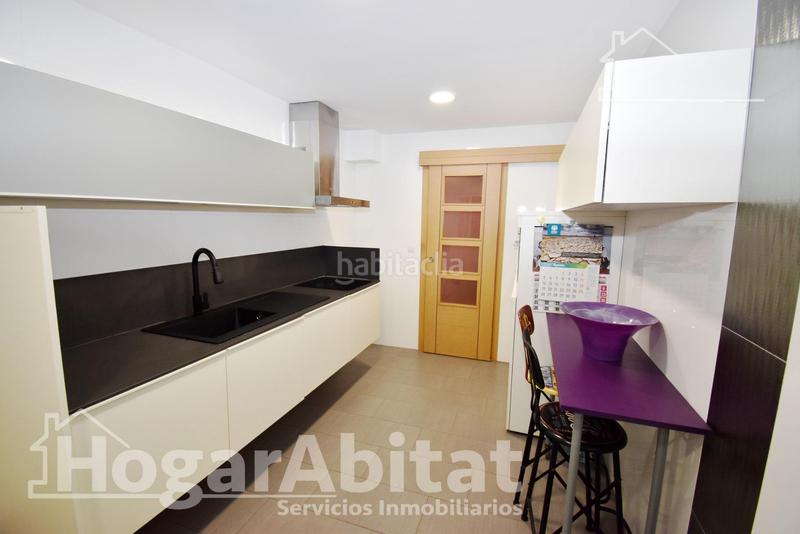 Foto 0ce181f3-565b-4dd5-9cb1-5645d78737d8. Piso vistas laterales al mar! amplio, bonito y exterior con piscina y terraza en Burriana