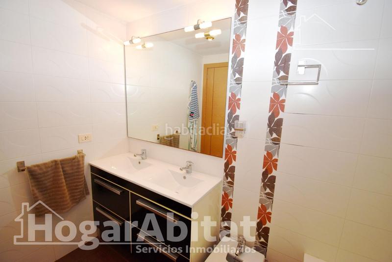 Foto d9d47083-77b4-4105-b6a0-cb7bf67824e5. Piso vistas laterales al mar! amplio, bonito y exterior con piscina y terraza en Burriana