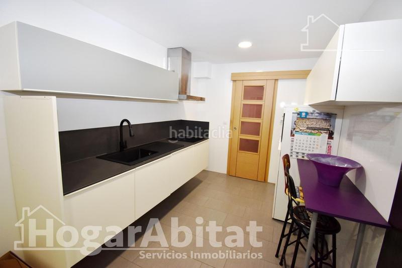 Foto f34f5d01-1b01-4384-a171-1cb226f9043d. Piso vistas laterales al mar! amplio, bonito y exterior con piscina y terraza en Burriana