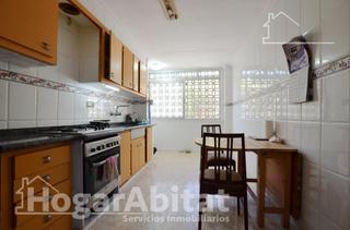 Etagenwohnung  Carrer sant benet. Gran oportunidad! amplio y luminoso con amplio balcón, garaje y