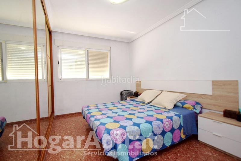 Foto b8d7f5d6-1824-453b-ad52-8c3f83e7d345. Piso amplio, muy luminoso y exterior con garaje y balcón en Aldaia
