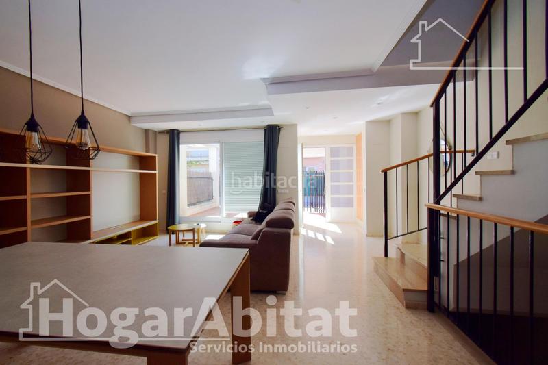 Foto b34783d2-d913-4474-8e87-f14635e41ac8. Casa adosada adosado espectacular, amplio y luminoso con tres terrazas, en el centro en Moncada