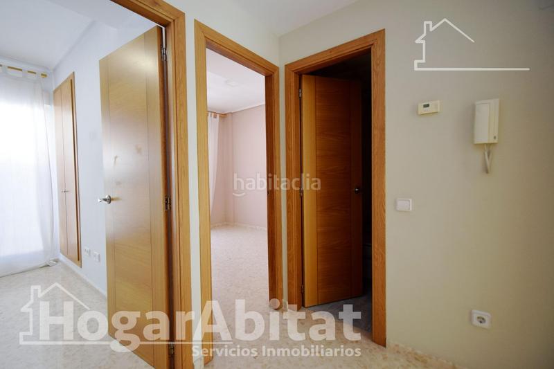 Foto fbb71ea0-eca7-4dce-b5ce-ce6884817d4a. Casa adosada adosado espectacular, amplio y luminoso con tres terrazas, en el centro en Moncada