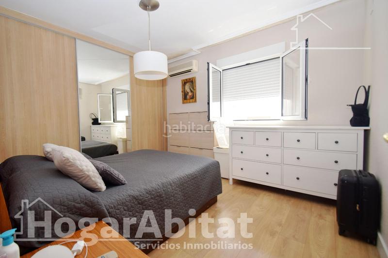 Foto cbad2c70-cd18-4ffa-8e28-79abdb0749ab. Piso alto, amplio y semireformado con balcón y ascensor en Paterna