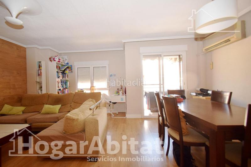 Foto a8e23846-f43a-4491-a6ec-b0afbe9690bf. Piso alto, amplio y semireformado con balcón y ascensor en Paterna