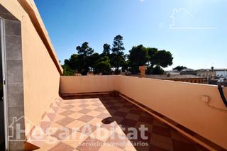 House in Polinyà de Xúquer. Magnífica casa esquinera, amplia y luminosa con gran terraza, en