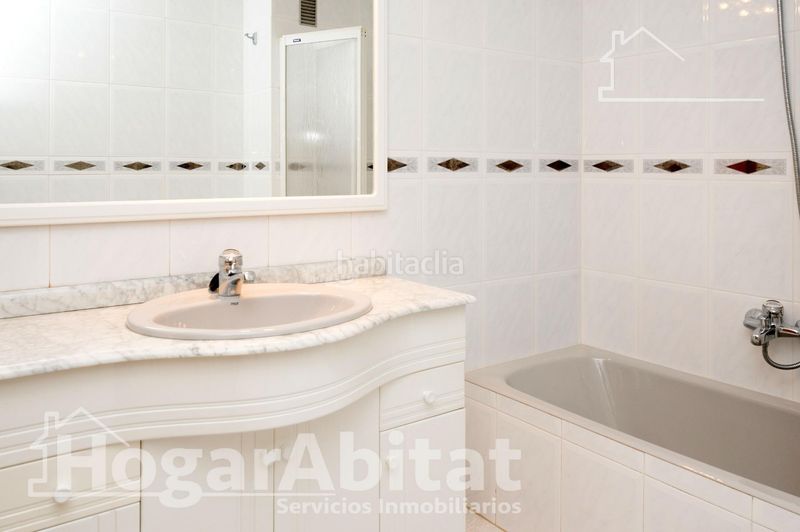 Foto 294c0c5a-d75a-463b-ac78-6c9d6fb2196e. Casa amb aparcament a Coves de Vinromà (les)