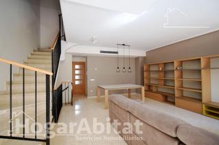 Maison jumelée à Moncada. Adosado espectacular, amplio y luminoso con tres terrazas, en el