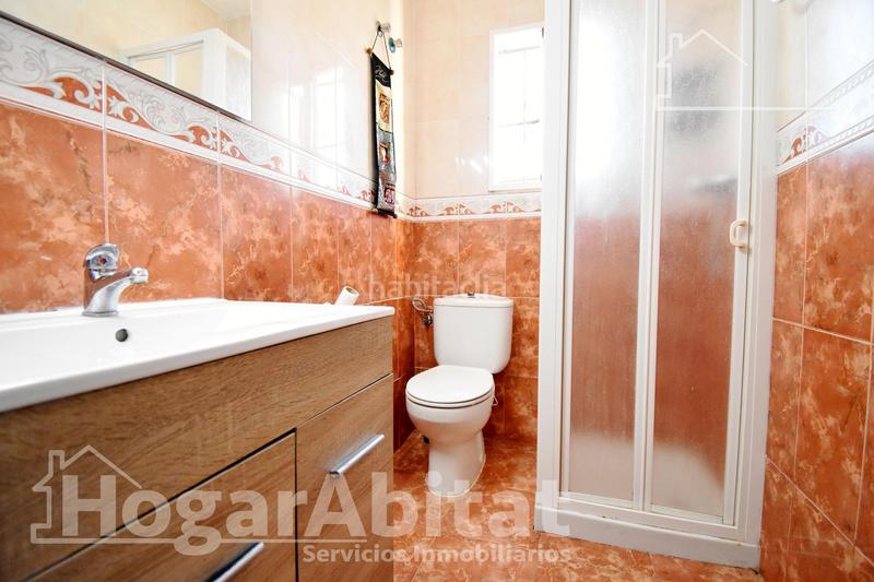 Foto cda757aa-38d3-44b6-aee8-638134a64387. Chalet  con gran terreno, piscina, barbacoa y garaje en Gandia