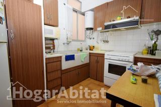 Etagenwohnung in Plaza Xúquer. Exterior con balcón y terraza cerca del metro