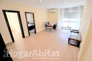 Appartement à Tres Forques. Acogedor y luz a raudales! alto y todo exterior con balcón