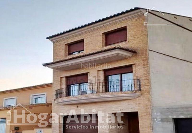 Foto ead3b8c8-4a7c-4df4-8979-482bce3ec0a2. Casa adossada amb calefacció aparcament a Polinyà de Xúquer