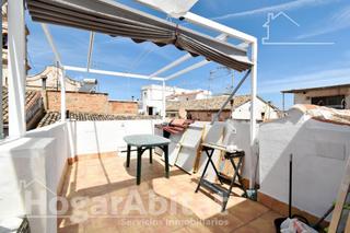 Haus in Piles. Casa reformada con terraza en el centro