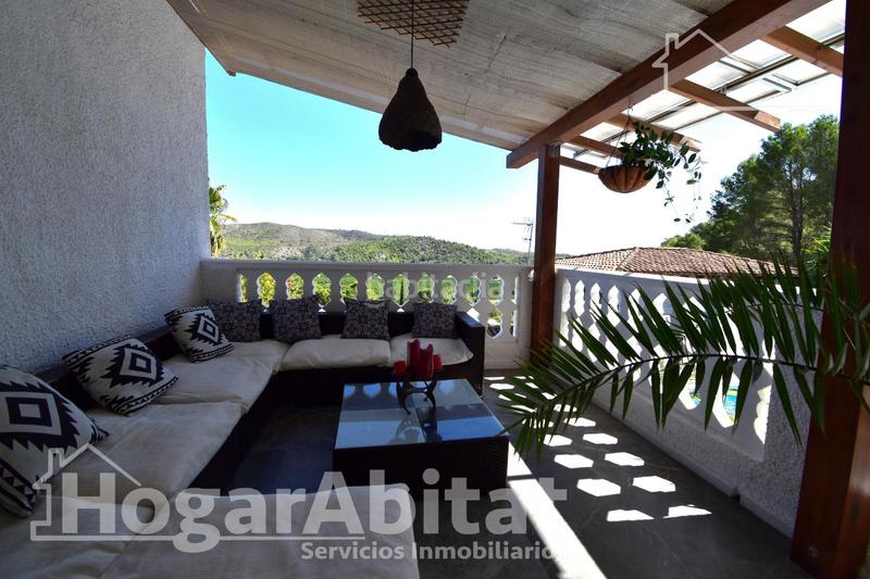 Foto 2a3af636-4a6e-4b9a-8606-425d659685aa. Chalet  totalmente reformado! amplio con 4 viviendas independientes y piscina privada en Gandia