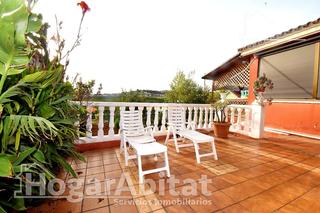 Xalet a Borriol. Villa seminueva con piscina, terraza y gran jardín
