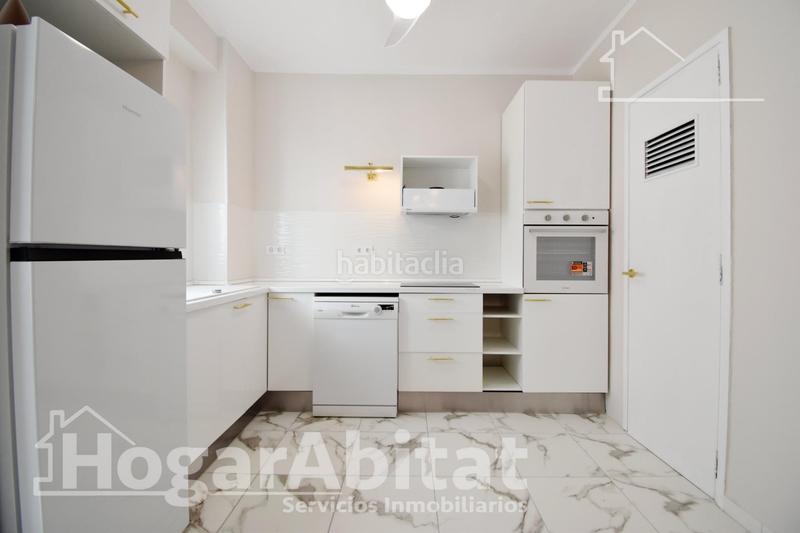 Foto f845c4b9-7f18-47d1-9776-ae28171bf943. Pis a Oliva pueblo Oliva