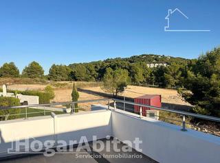 Casa a El Bosque. Magnífica casa! amplia y muy luminosa en residencial de lujo con