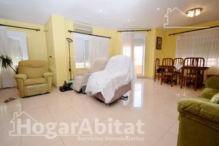 Appartement  Avenida reyes católicos. Muy amplio con balcón y ascensor