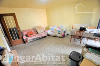 Pis  Calle archiduque carlos. Semireformado, en buena zona! acogedor, alto y exterior con balc