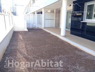 Pis  Calle hungría. Precioso piso totalmente nuevo con piscina, terraza y garaje cer