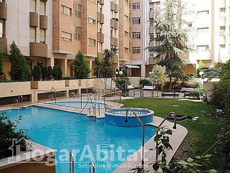 Foto fbcbe1be-0d36-4d72-9fd8-f70ace3f8827. Flat with parking in La Buhaira Sevilla