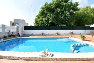 Chalet  Avenida ronda sur. Chalet espectacular! amplio y esquinero con piscina y dos terraz