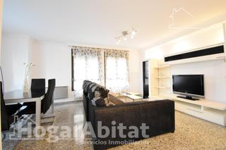 Flat  Calle encarnación. Muy amplio con balcón y trastero en el centro
