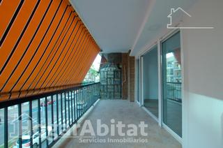 Appartement  Avenida 25 d'abril. Completamente reformado con terraza cerca de la playa