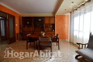 Etagenwohnung  Calle ràfol, del. Gran oportunidad! amplio y luminoso con 4 dormitorios!