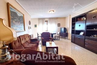 Flat  Calle prim. Muy amplio con balcón en pleno centro