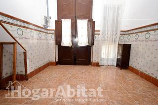 Casa  Calle reina de la. Cerca de la playa! casa acogedora con patio y trastero