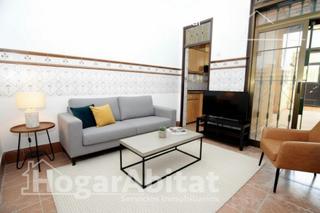 Casa  Calle reina de la. Cerca de la playa! casa acogedora con patio y trastero
