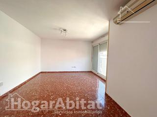 Piso  Calle benaguacil. Amplio y con luz a raudales! alto y esquinero con garaje y balcó
