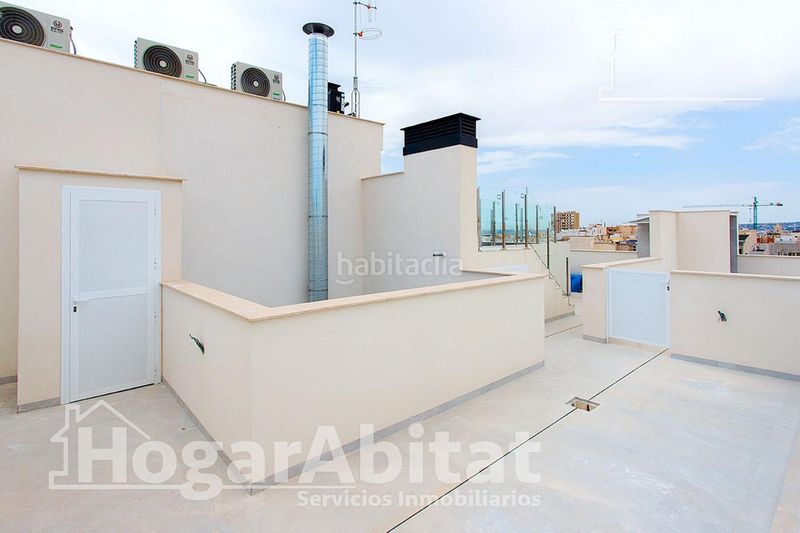 Foto 8bd9975a-aea5-4ead-afe9-9ae8bc5853e8. Pis amb piscina a Las Piscinas Naturales Torrevieja