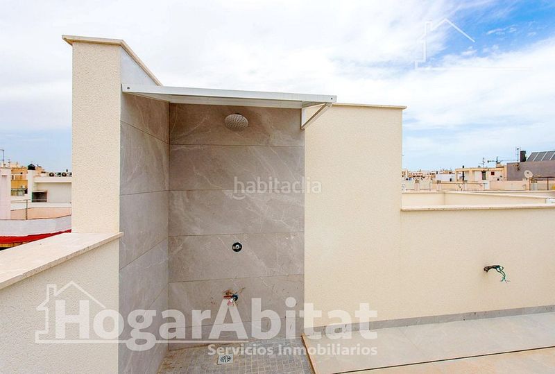 Foto a9e80489-ba3b-4e8b-b5b1-fa1cd447a8f2. Pis amb piscina a Las Piscinas Naturales Torrevieja