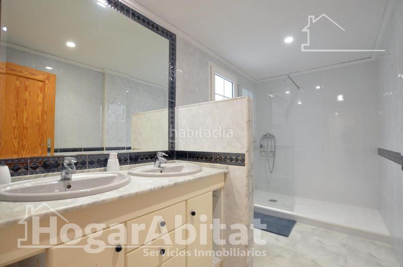 Foto 56adb096-1ee2-4d92-9345-fd41800a15bb. Pis a Oliva pueblo Oliva