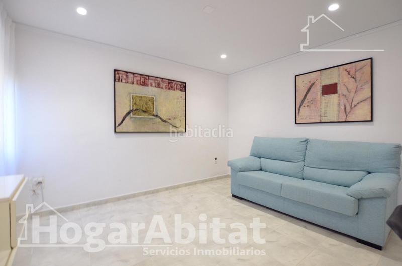 Foto 85c34418-a00f-4c89-8f90-d28a08daf76a. Pis a Oliva pueblo Oliva