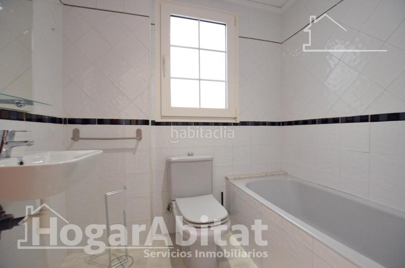 Foto a0ca2b6a-33ba-4792-a386-4459ee19806d. Pis a Oliva pueblo Oliva