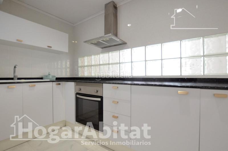 Foto cdfc4237-c54c-4580-84e2-b47045cdbf76. Pis a Oliva pueblo Oliva