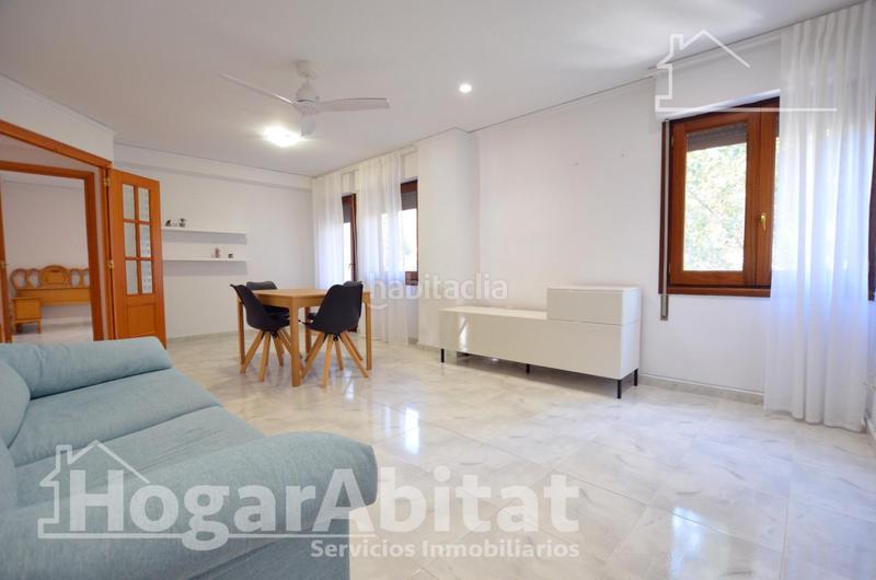 Foto f4eed7f7-4b59-4f3a-81f4-3d269ae20488. Pis a Oliva pueblo Oliva