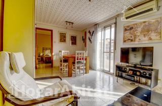 Appartement  Calle millares. Reformado con balcón y ascensor cerca del metro