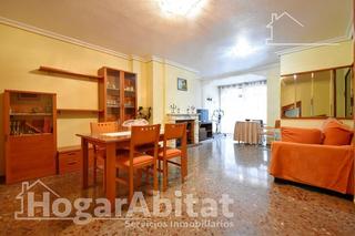 Pis  Paseo colon. Muy amplio con ascensor y trastero