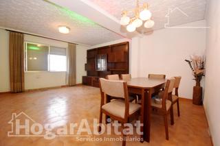 Casa  Calle boqueras. Magnífica casa luminosa para reformar con terraza y garaje