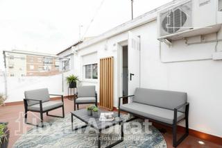Casa adossada  Calle felipe ii. Magnífica vivienda! esquinera, amplia y luminosa con garaje y te