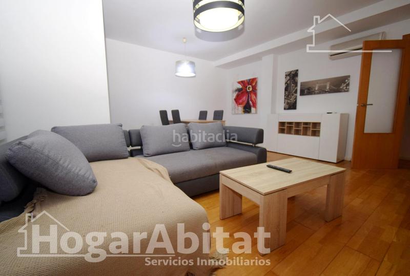 Foto 60877952-111d-4ae7-a0eb-0d1625fd2b8c. Piso muy amplio con garaje y trasero en Monserrat