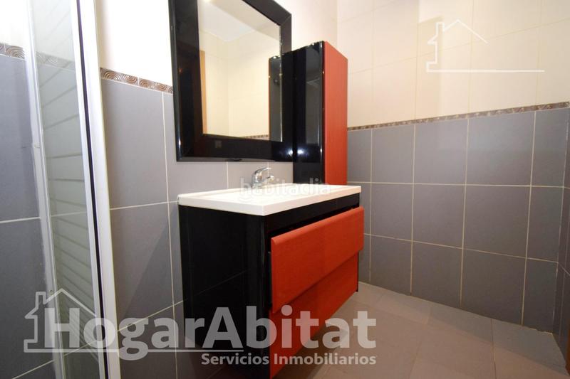 Foto a8ed58e9-bb96-4b82-81c1-449df6b1303d. Piso muy amplio con garaje y trasero en Monserrat