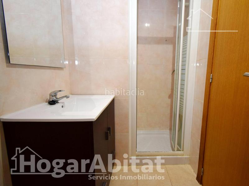 Foto b51a5ccd-a23f-4c0e-8235-6577c9c40206. Piso muy amplio con garaje y trasero en Monserrat