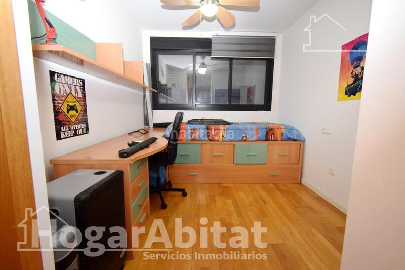 Foto bba8ca46-c557-4a5c-9f98-443c3142f3f5. Piso muy amplio con garaje y trasero en Monserrat