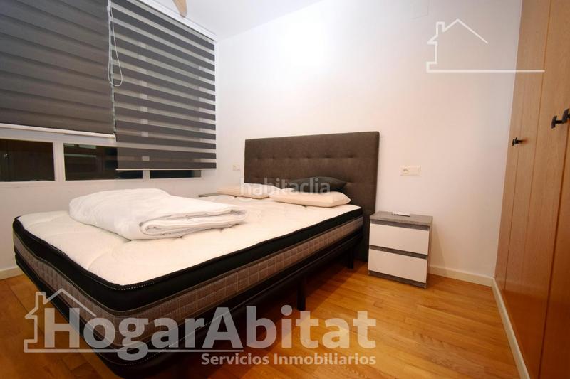 Foto c7f4c151-7f22-45f0-b92a-2df947d82e9f. Piso muy amplio con garaje y trasero en Monserrat