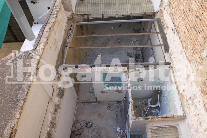 Foto bd8a5273-bc0a-4b0f-a665-1f3d03bb0e53. Casa  para hacer a tu gusto con garaje y terraza en Alaquàs